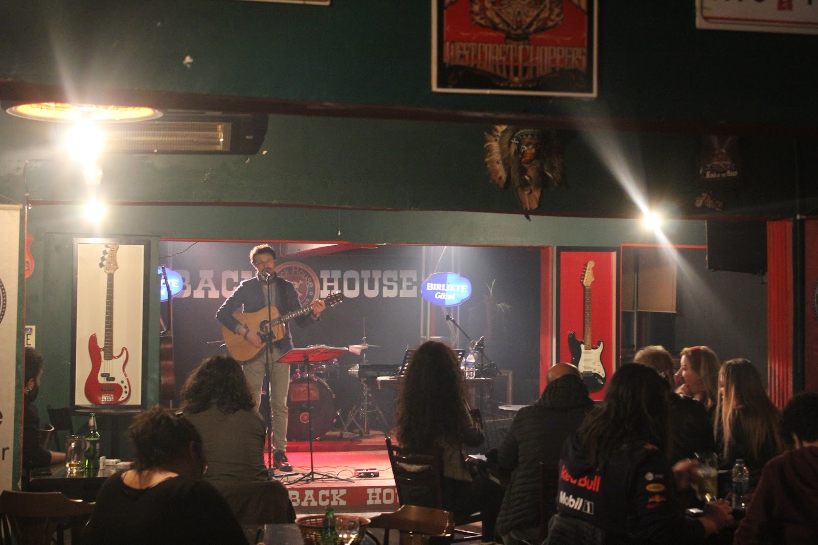 Back House Grunge&Rock Bar mekanı