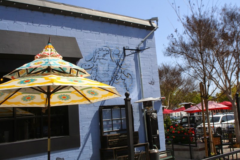 Les Amis Restaurant & Lounge