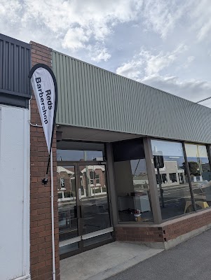 RED'S BARBERSHOP photo 2