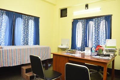 Parash poly Clinic
