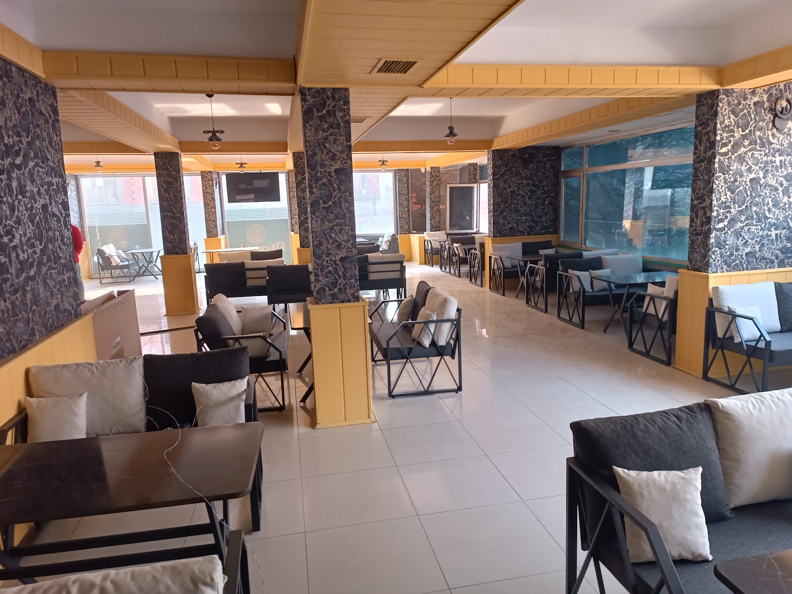 Otantik Cafe mekanı