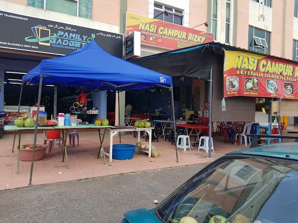 Nasi Campur Dan Ayam Geprek Rizky - Photo 1