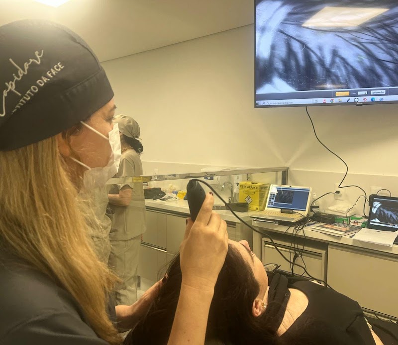 Foto de Dra. Valéria Lisboa | Dermatologista em Joinville | Tricologista