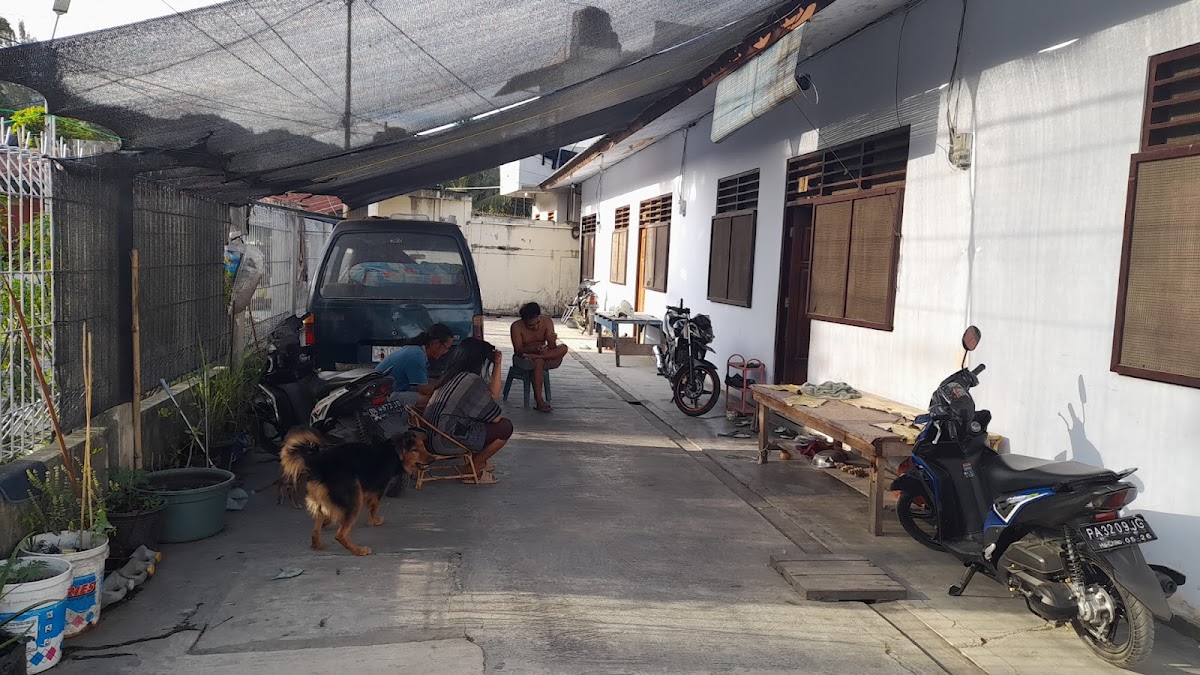 Kontrakan putih INDRA JAYA