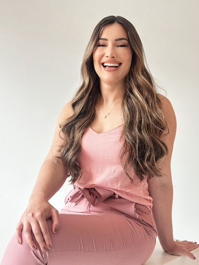 Dra. Amanda Guimarães - Botox | Preenchimento Labial | Lipo de Papada em Nova Friburgo - foto 3