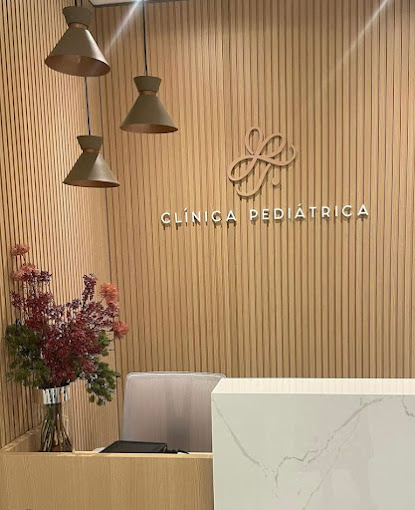 Foto de Dra. Anne Carolyne Marinheiro | Hebiatra | Médica de Adolescentes em São Paulo e Online