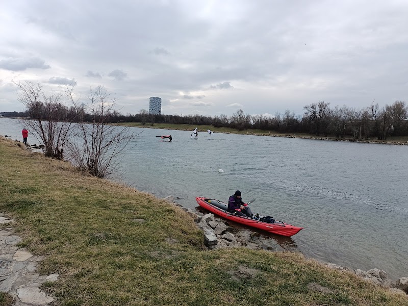Stand Up Paddling Center Vienna - Vienna City Beach Club