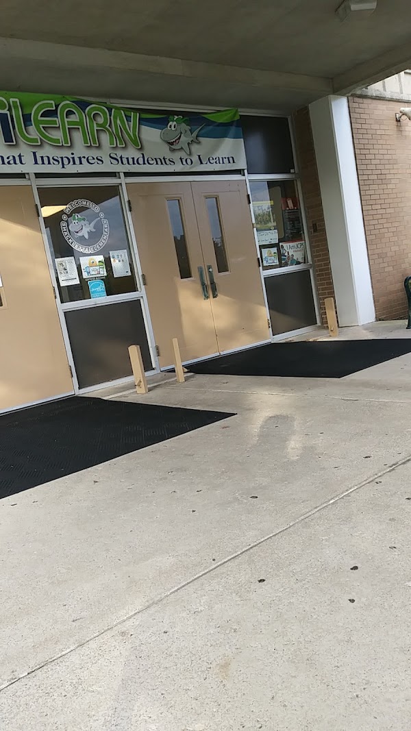SHACKLETTE ELEMENTARY SCHOOL exterior