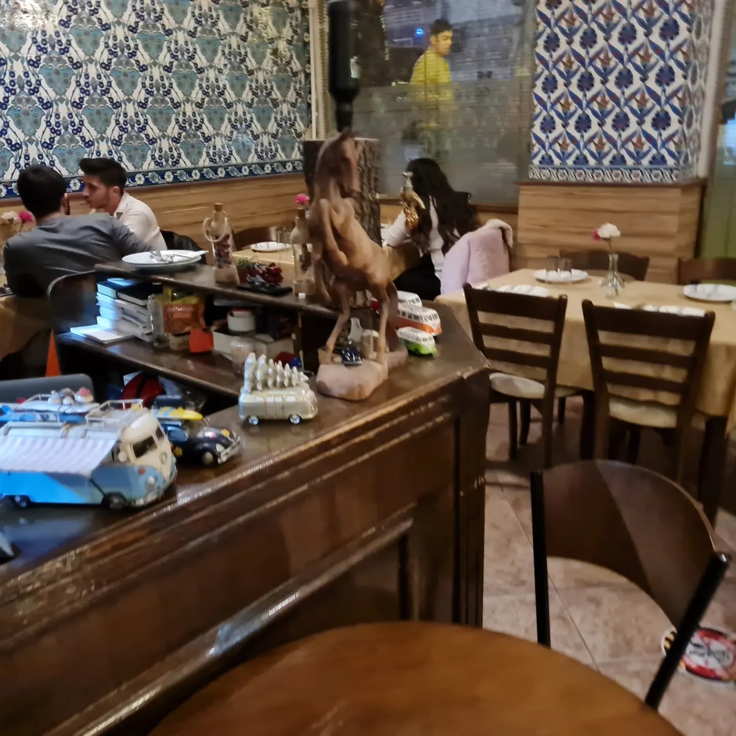 Harun bey ayrilmisir.artik BIRAHANEDIR mekanı