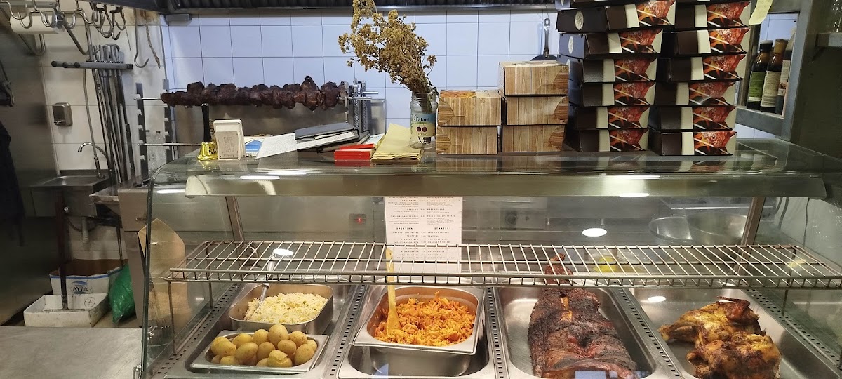 AGELOS STEAK HOUSE παϊδοθεραπευτηριο in santorini