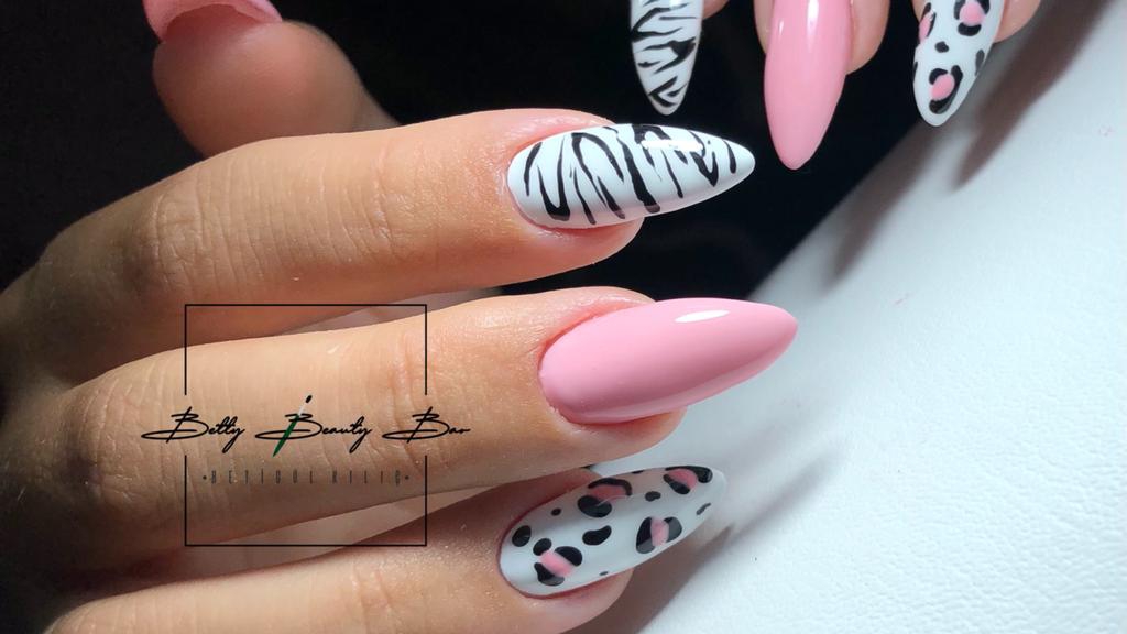 Betty Beauty Bar mekanı