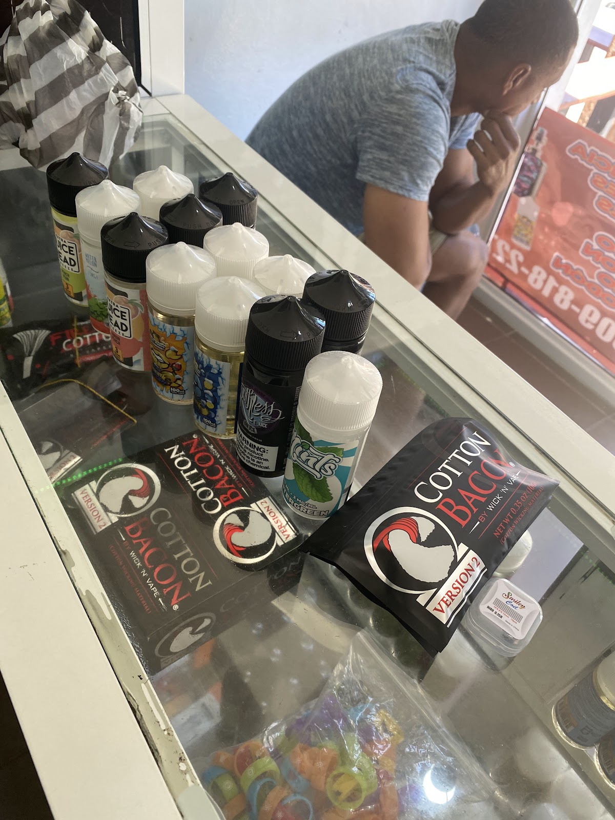 The King Hooka & Vape Store - Imagen 1