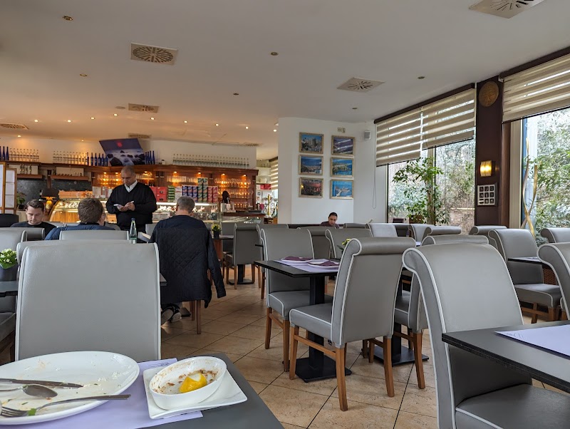 Cedar Lounge photo 4