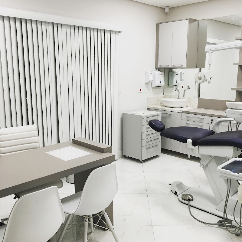 Versalles Clínica Odontológica | Invisalign , Implante, Odontopediatria, Protese