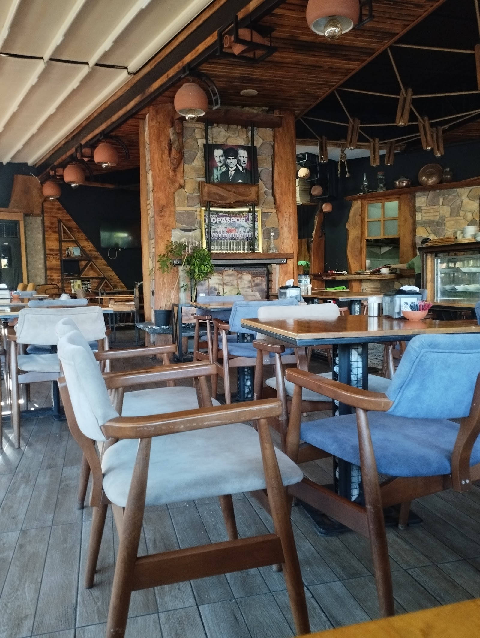 Bordo Mavi Cafe&Restoran mekanı