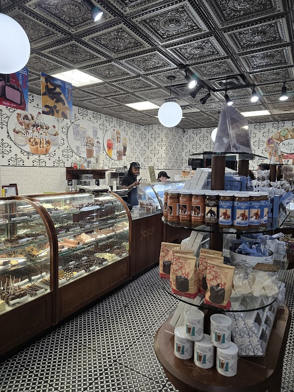 Kilwins Ice Cream - Chocolate - Fudge photo 7