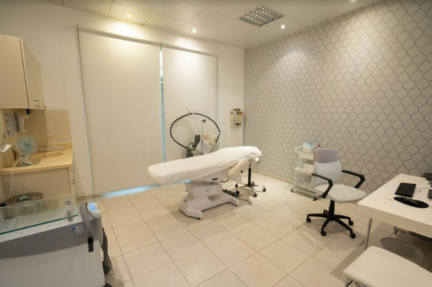 Dr. Hossein Yavari – Hair Transplant Doctor in Abu Dhabi | FUE, DHI & PRP 3