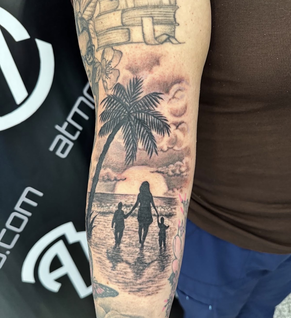Atmosphere Tattoo Gallery - Franklin Park — tattoo studio near Schaumburg