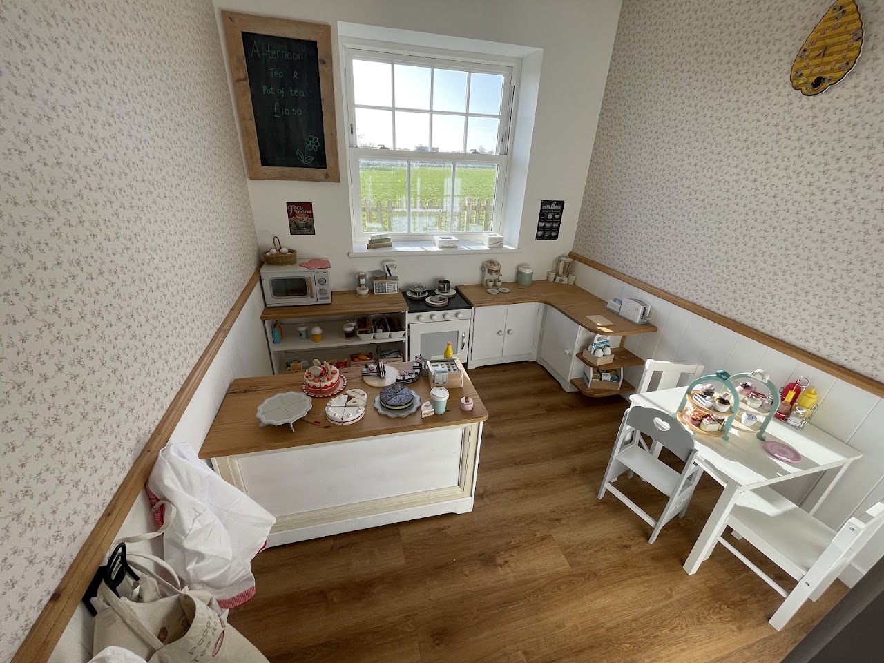 Play and bee role play centre