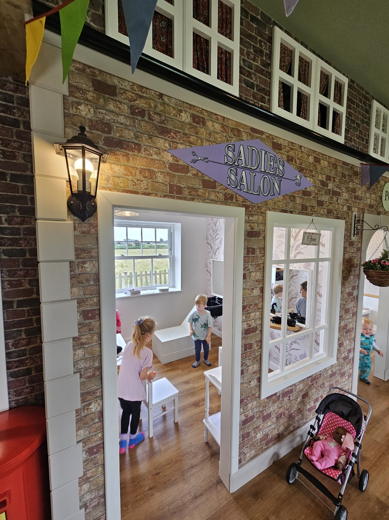 Play and bee role play centre