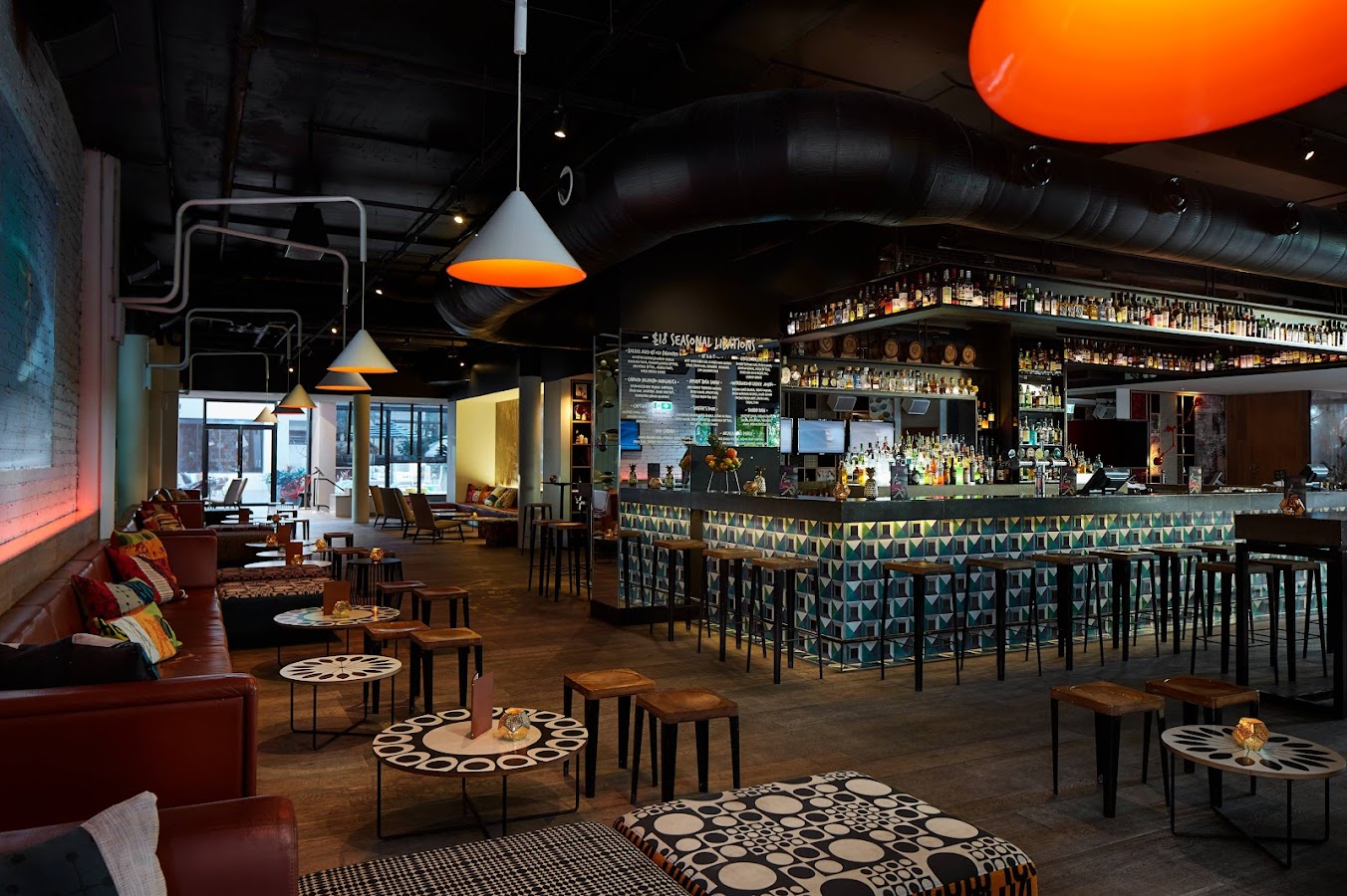QT Hotel, Stingray Bar