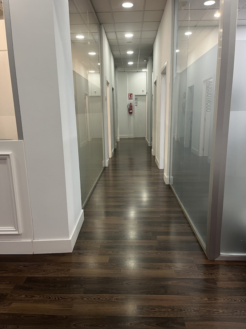 Policlínica Patricio Serqueira Vilagarcía: Podología, Fisioterapia, Odontología, Ortodoncia ,Psicología y Nutrición photo 5