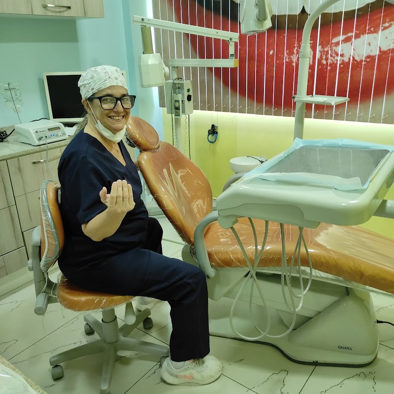 Dra Adriana Guimarães- Dentista- Centro Niterói- Implantes Dentários- Ortodontia- Cirurgia - foto 5