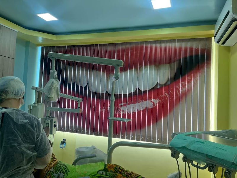 Dra Adriana Guimarães- Dentista- Centro Niterói- Implantes Dentários- Ortodontia- Cirurgia - foto 4