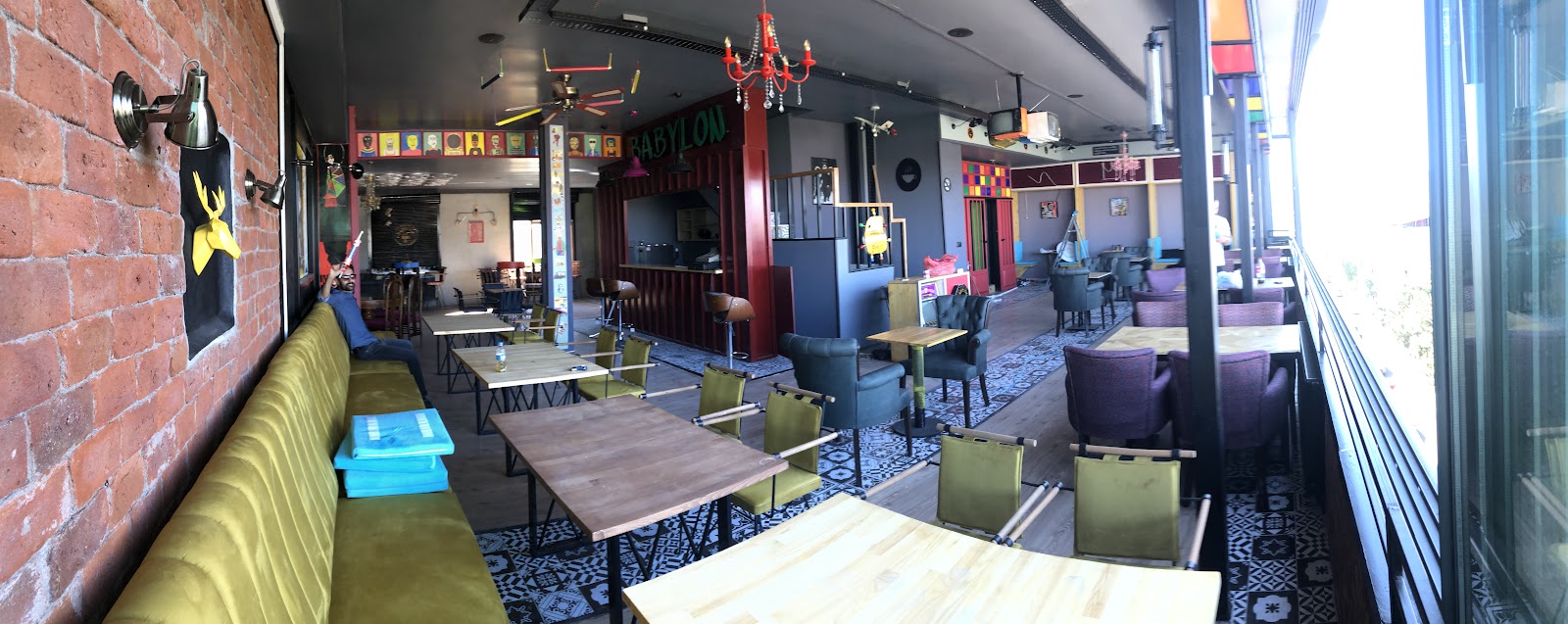 Babylon Cafe Restaurant mekanı