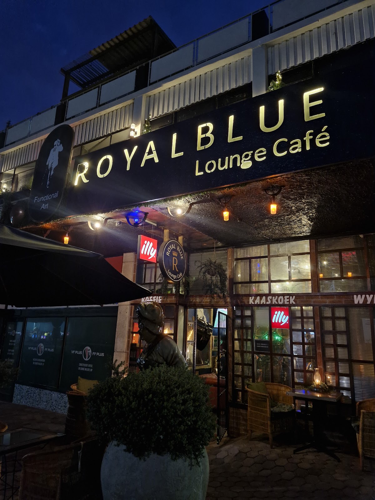Royal Blue Lounge Cafe restaurant in Mossel Bay, Garden Route