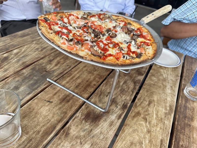 Eno's Pizza Tavern photo 4