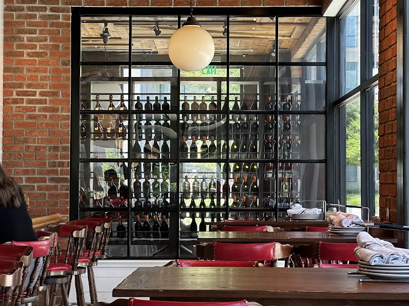 Eno's Pizza Tavern photo 5