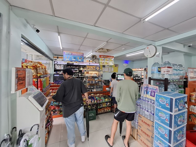 7-Eleven FTI Maharlika (4869)