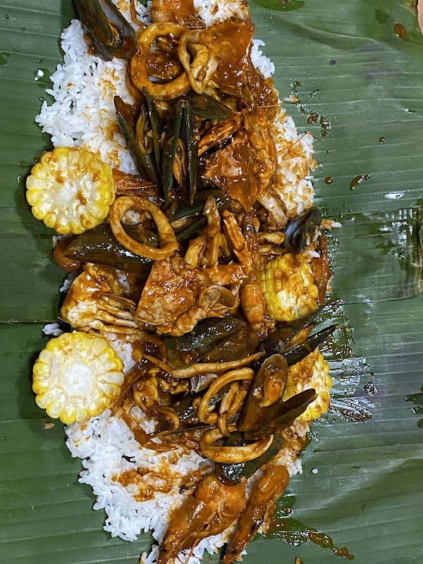 La’ Mesa kamayan