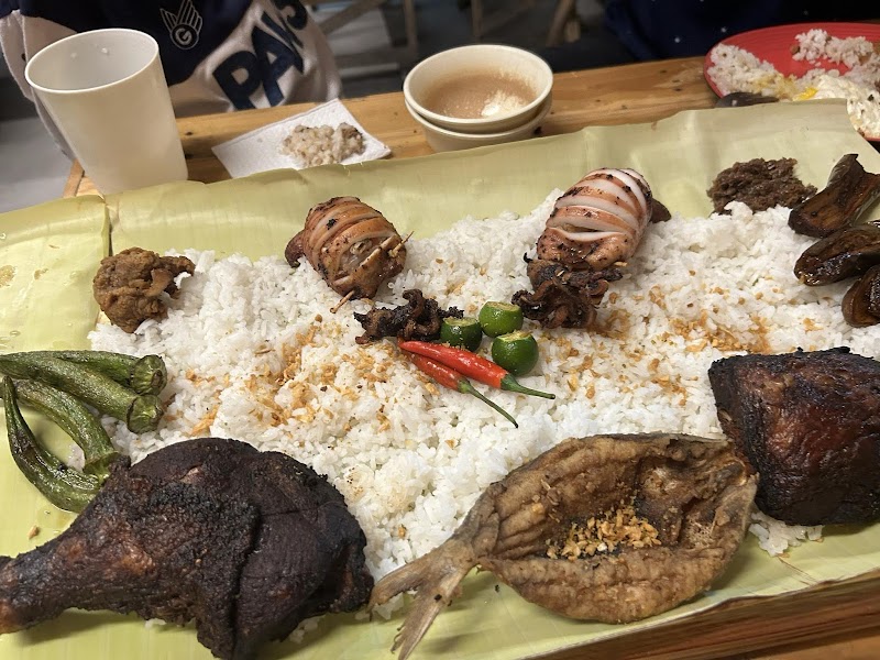 La’ Mesa kamayan