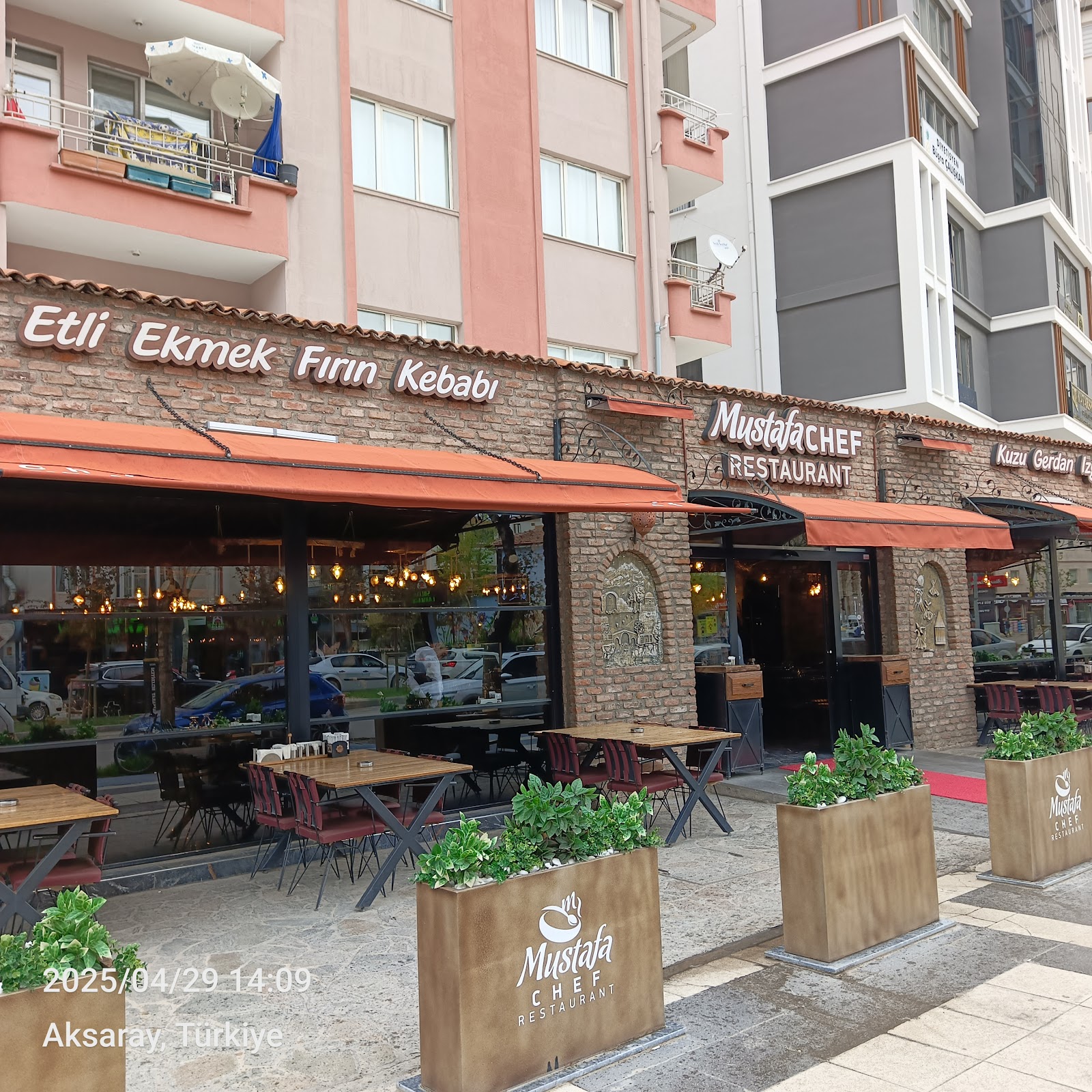 Mustafa Chef Restaurant mekanı
