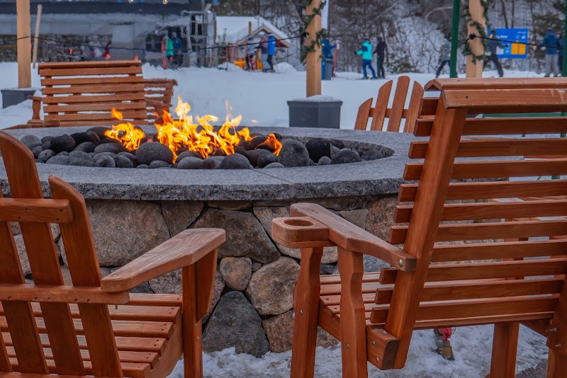 Nelly Belly Woodfired Pizza & Piadina: Restaurant & Outdoor Patio with Sand Volleyball, Bocce, Cornhole & Music