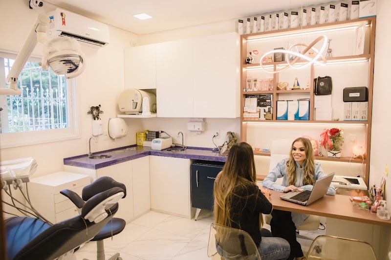 Dra. Fabíola Cardoso -Harmonização orofacial - Ortodontista - Invisalign Doctor - Professora