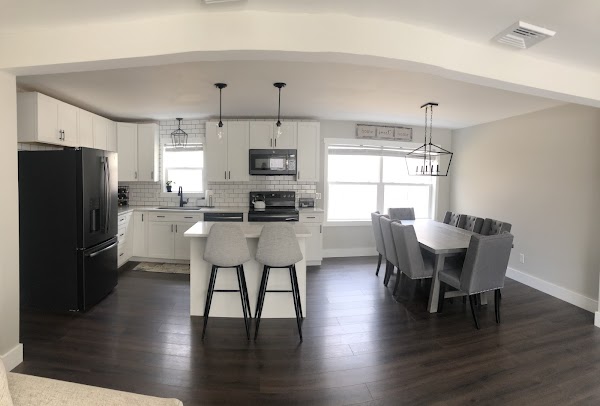 VICKIE LYNN LEMONADE exterior