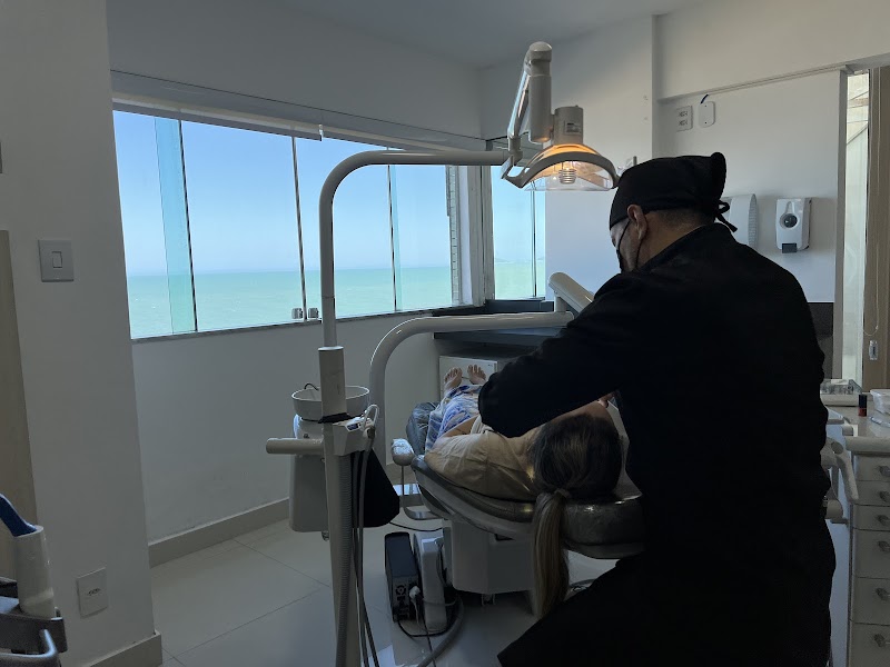 Dr. Ian Patrocinio | Implantes dentários em Macaé | Clínica odontológica | Prótese dentária em Macaé - foto 5