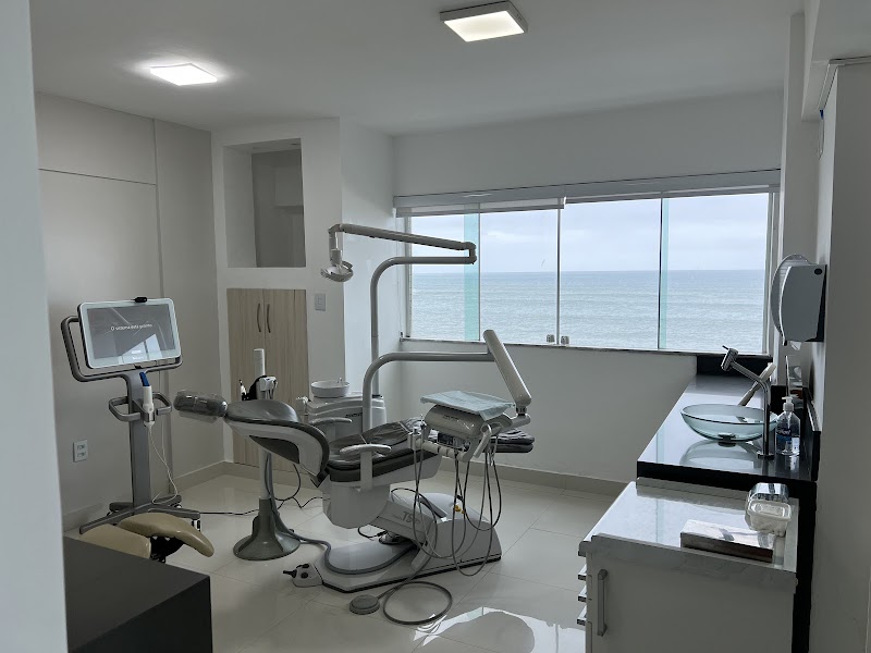 Dr. Ian Patrocinio | Implantes dentários em Macaé | Clínica odontológica | Prótese dentária em Macaé - foto 2