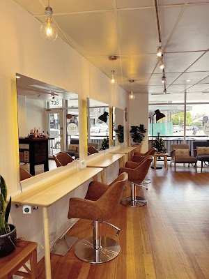 J2 hairdressing photo 2