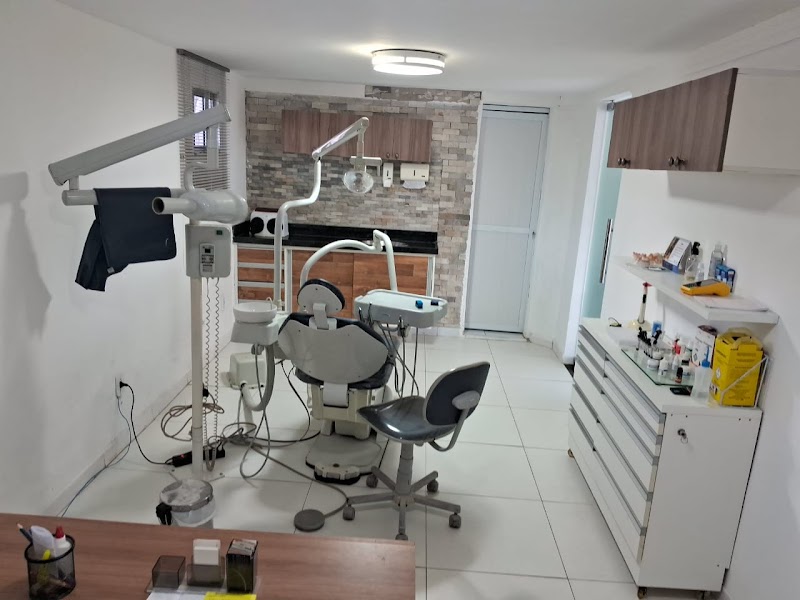 Dr. Milton Marques | Dentista | Mandacaru | João Pessoa | Clareamento, Canal e Prótese Dentária - foto 3