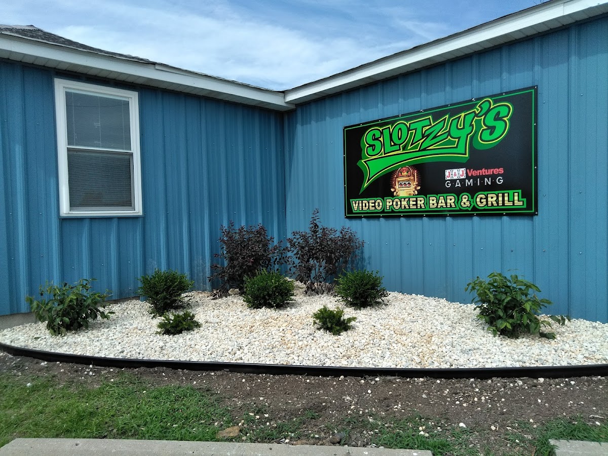 Vitale's Hideaway Gaming Bar & Grill photo 3