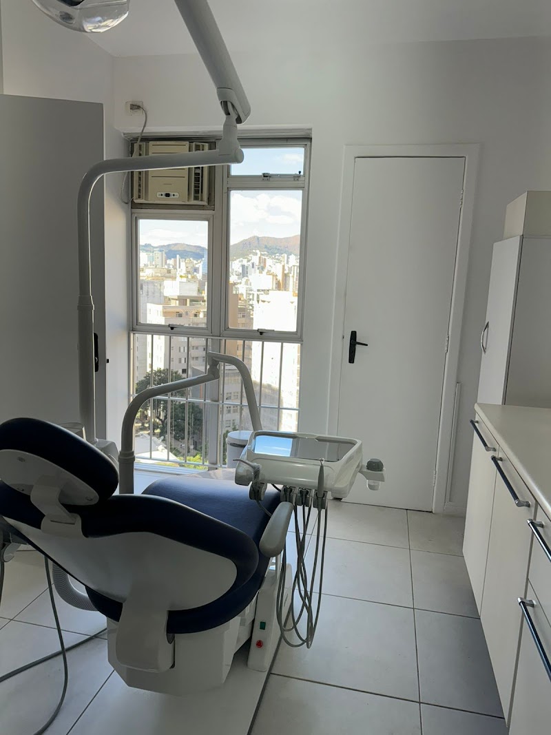 Dr. Lucas Cury Odontologia