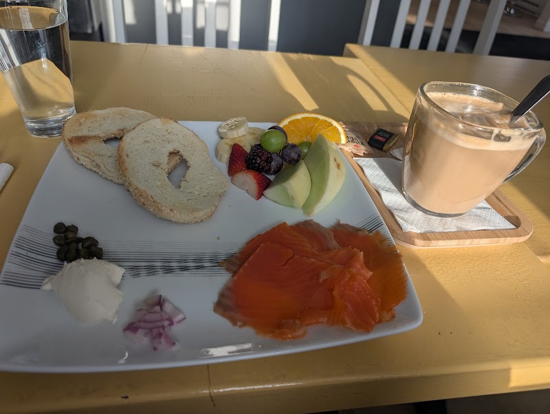 Houtsiplou art café photo 2