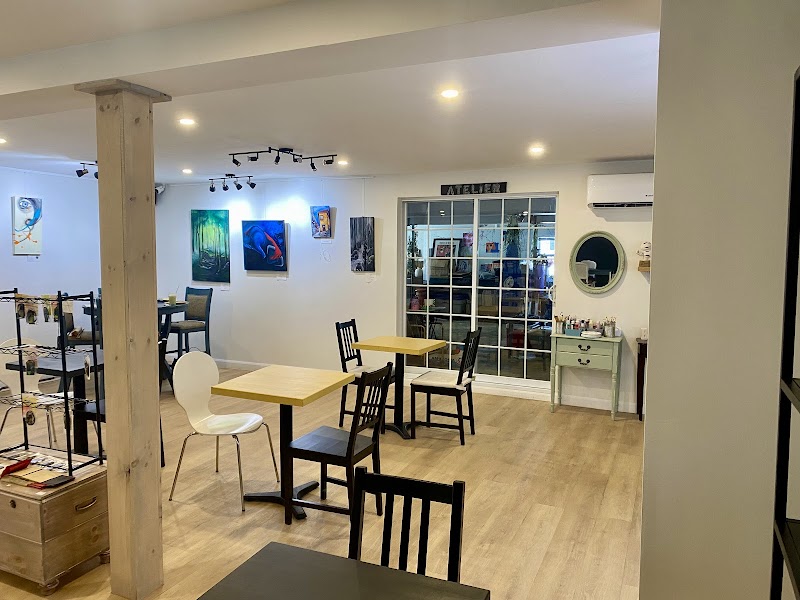 Houtsiplou art café photo 1