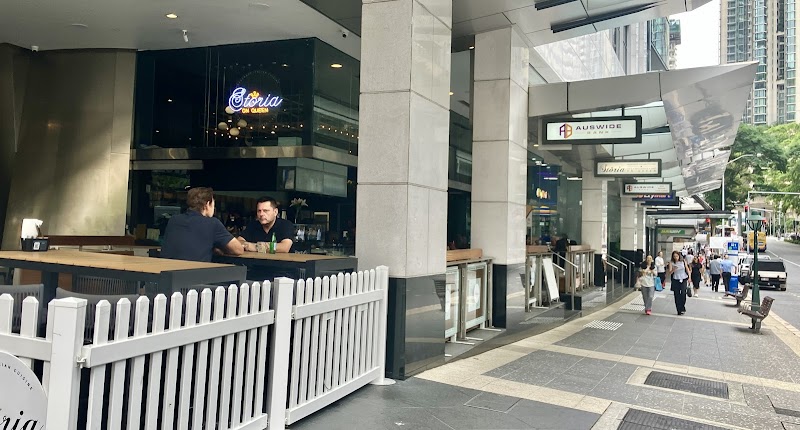 Storia on Queen photo 5