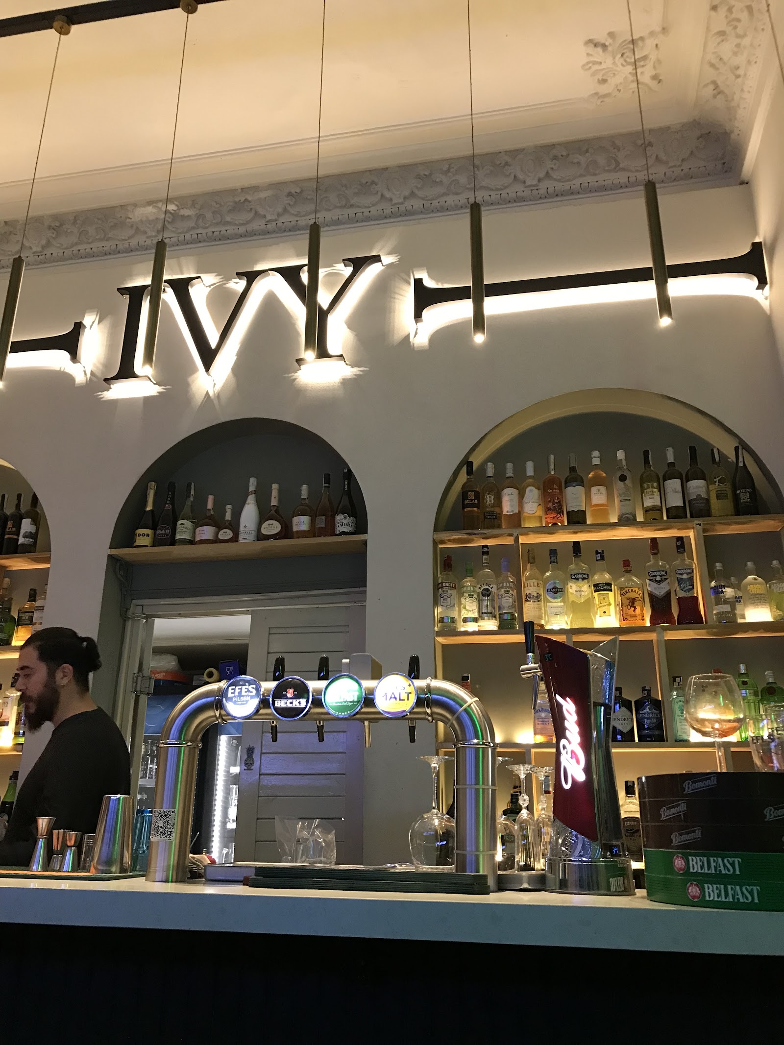 IVY Gastro Pub mekanı