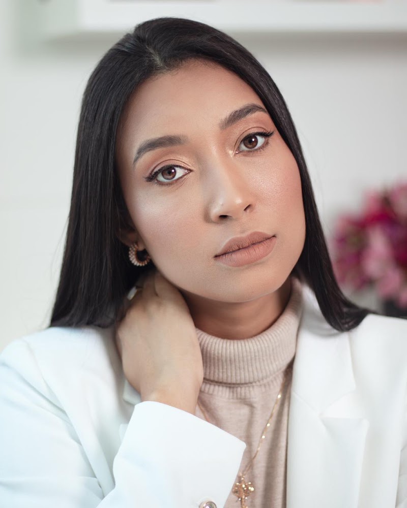 Dra. Shakira Henriques - Dentista